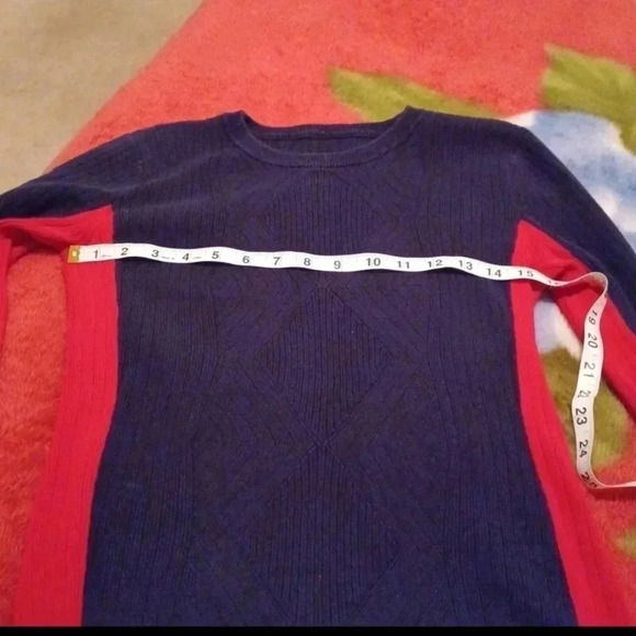 💙🌹red and blue sweater - Picture 6 of 9